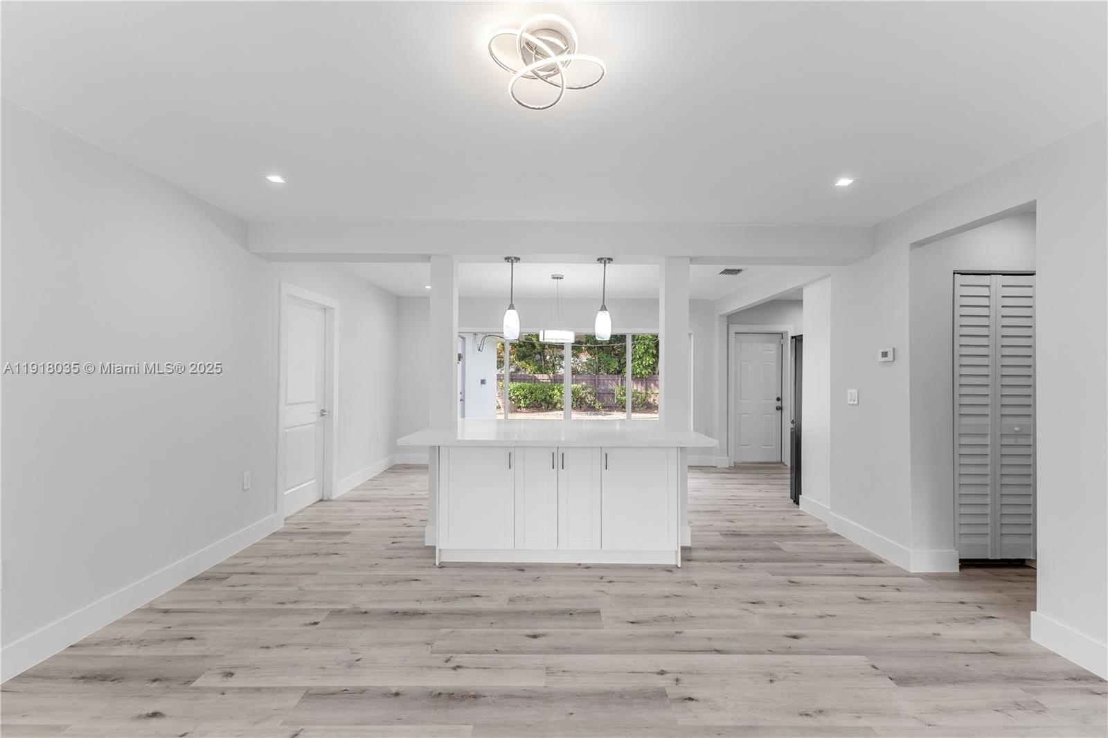 BAYSHORE MANOR - Residential