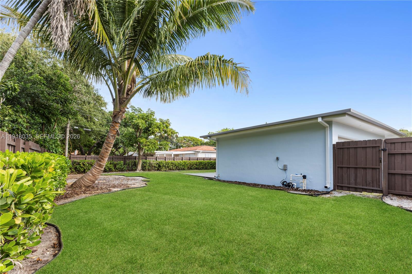 BAYSHORE MANOR - Residential