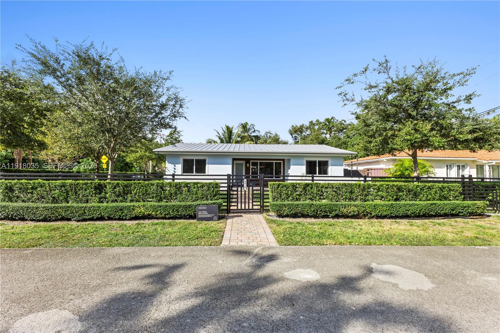 BAYSHORE MANOR - Residential