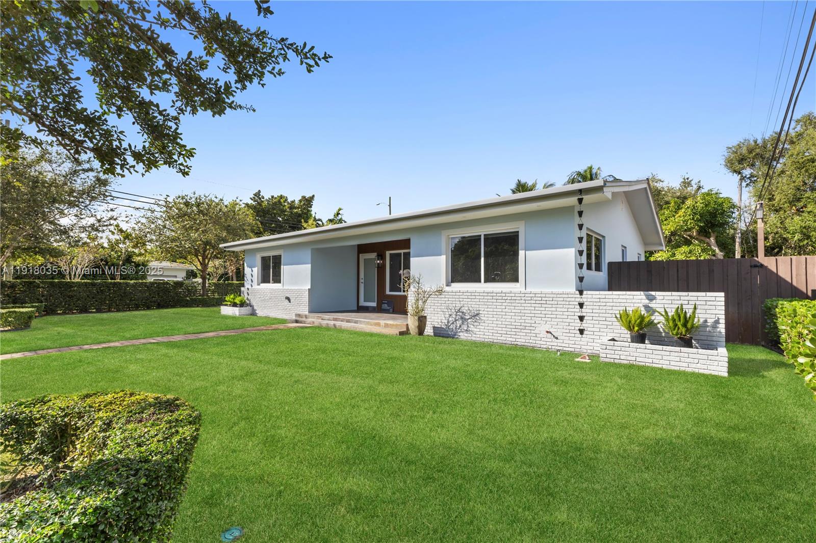 BAYSHORE MANOR - Residential