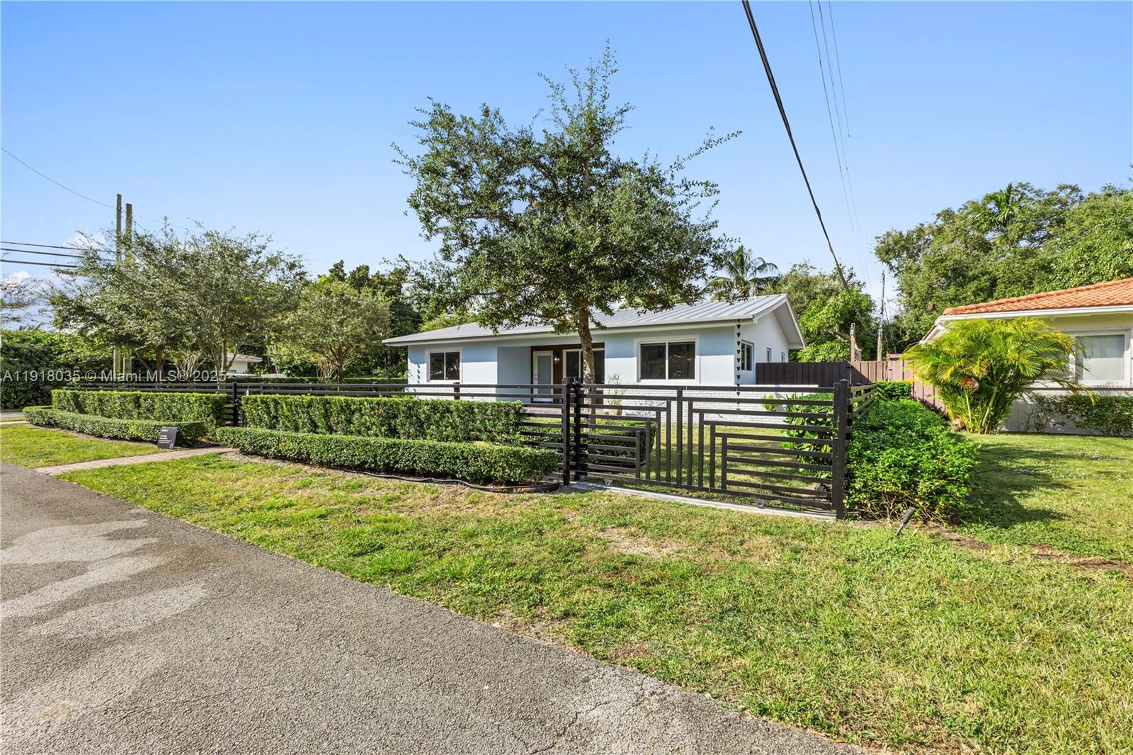 BAYSHORE MANOR - Residential