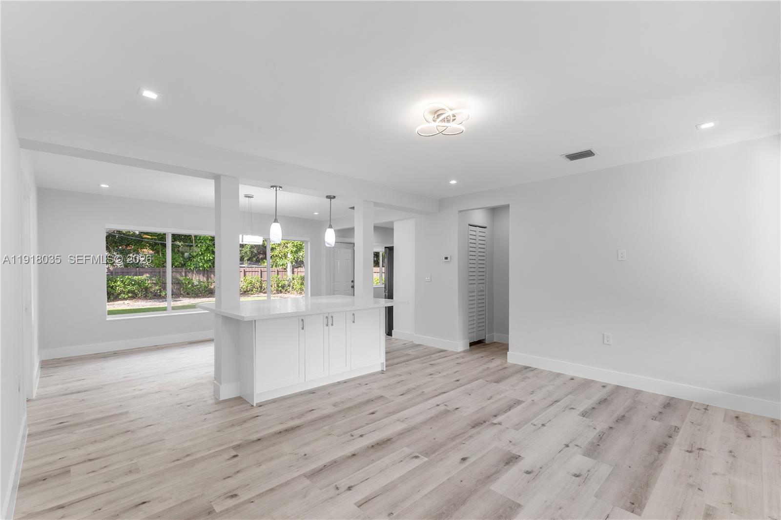 BAYSHORE MANOR - Residential