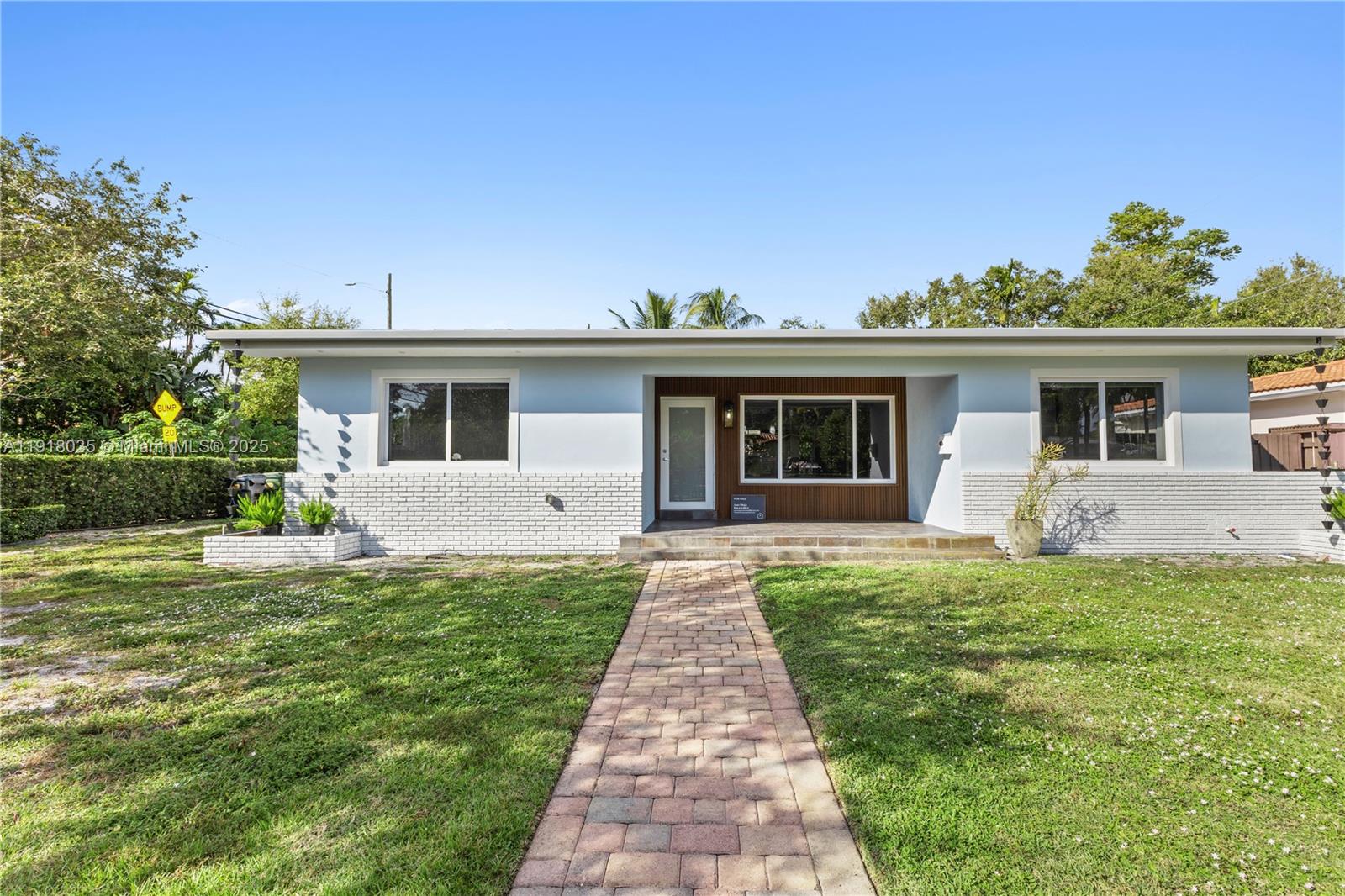 BAYSHORE MANOR - Residential