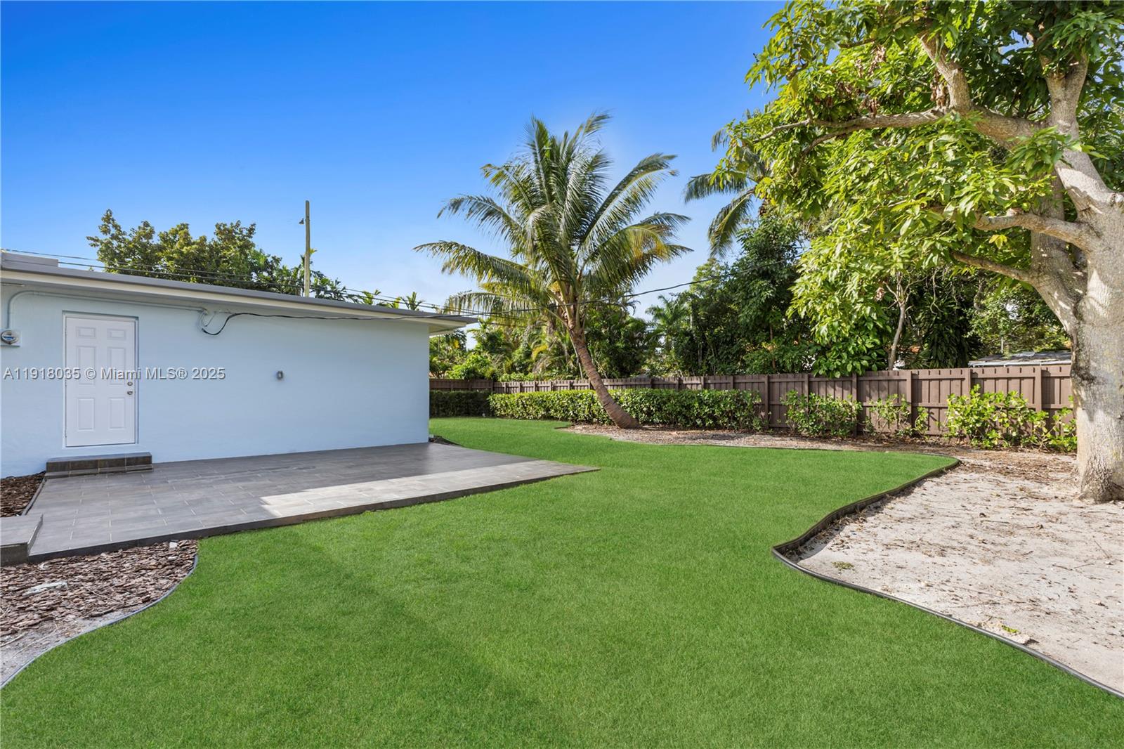 BAYSHORE MANOR - Residential