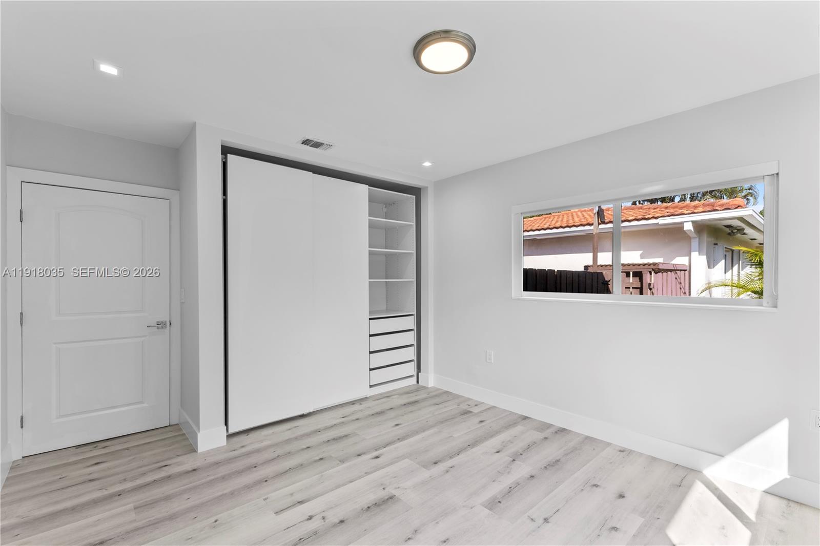 BAYSHORE MANOR - Residential