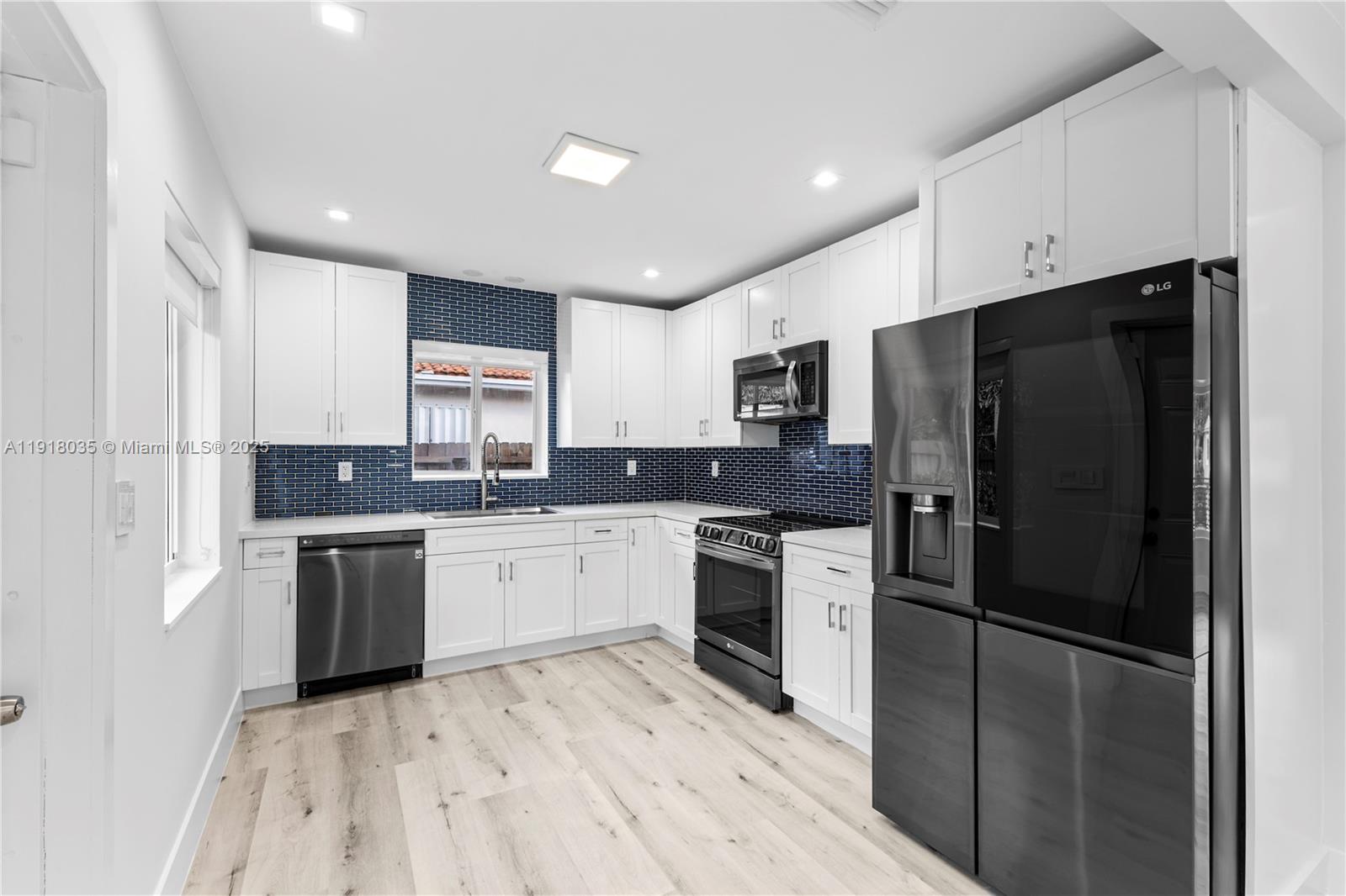 BAYSHORE MANOR - Residential