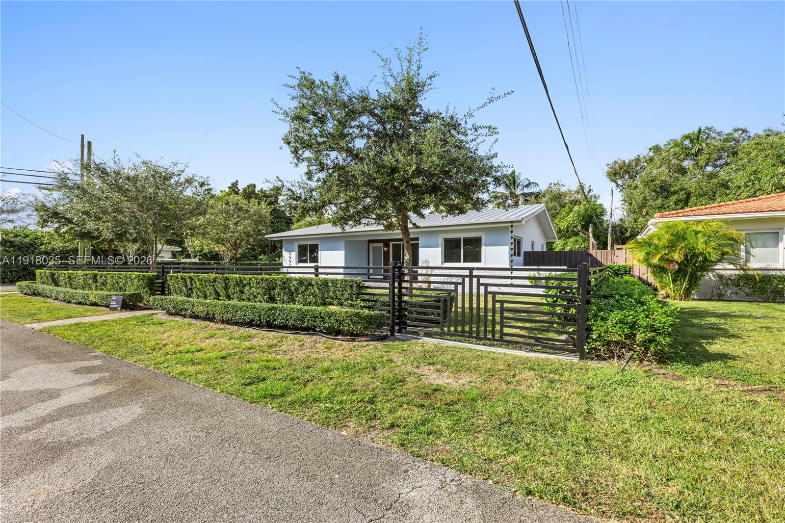 BAYSHORE MANOR - Residential