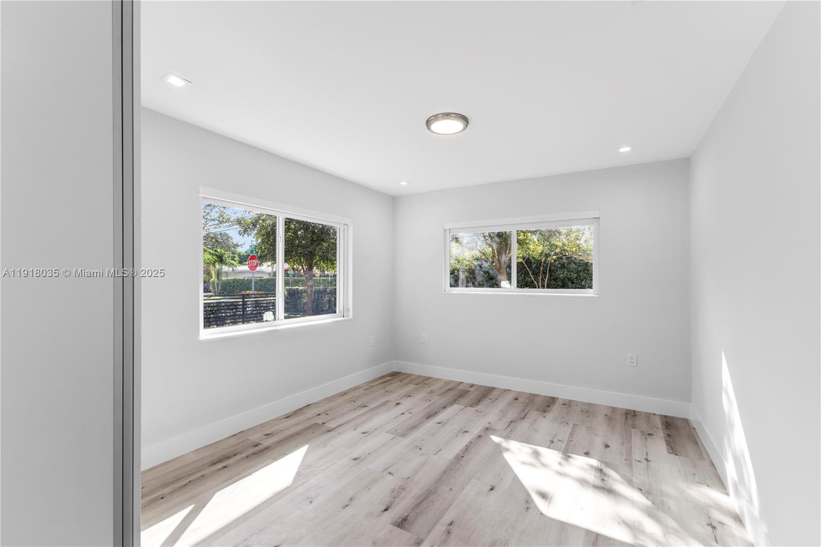 BAYSHORE MANOR - Residential