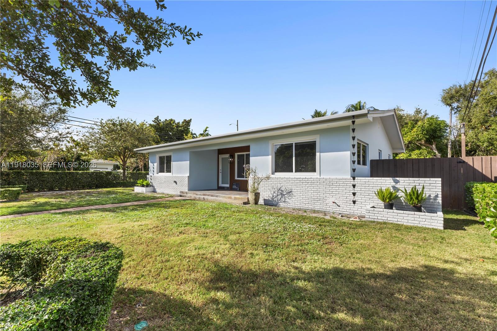 BAYSHORE MANOR - Residential