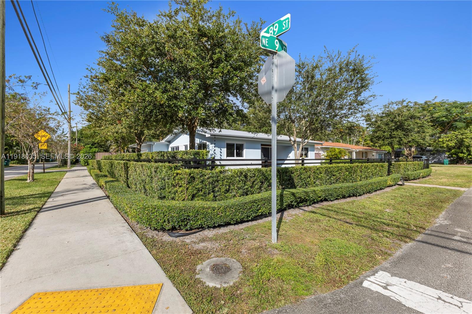 BAYSHORE MANOR - Residential