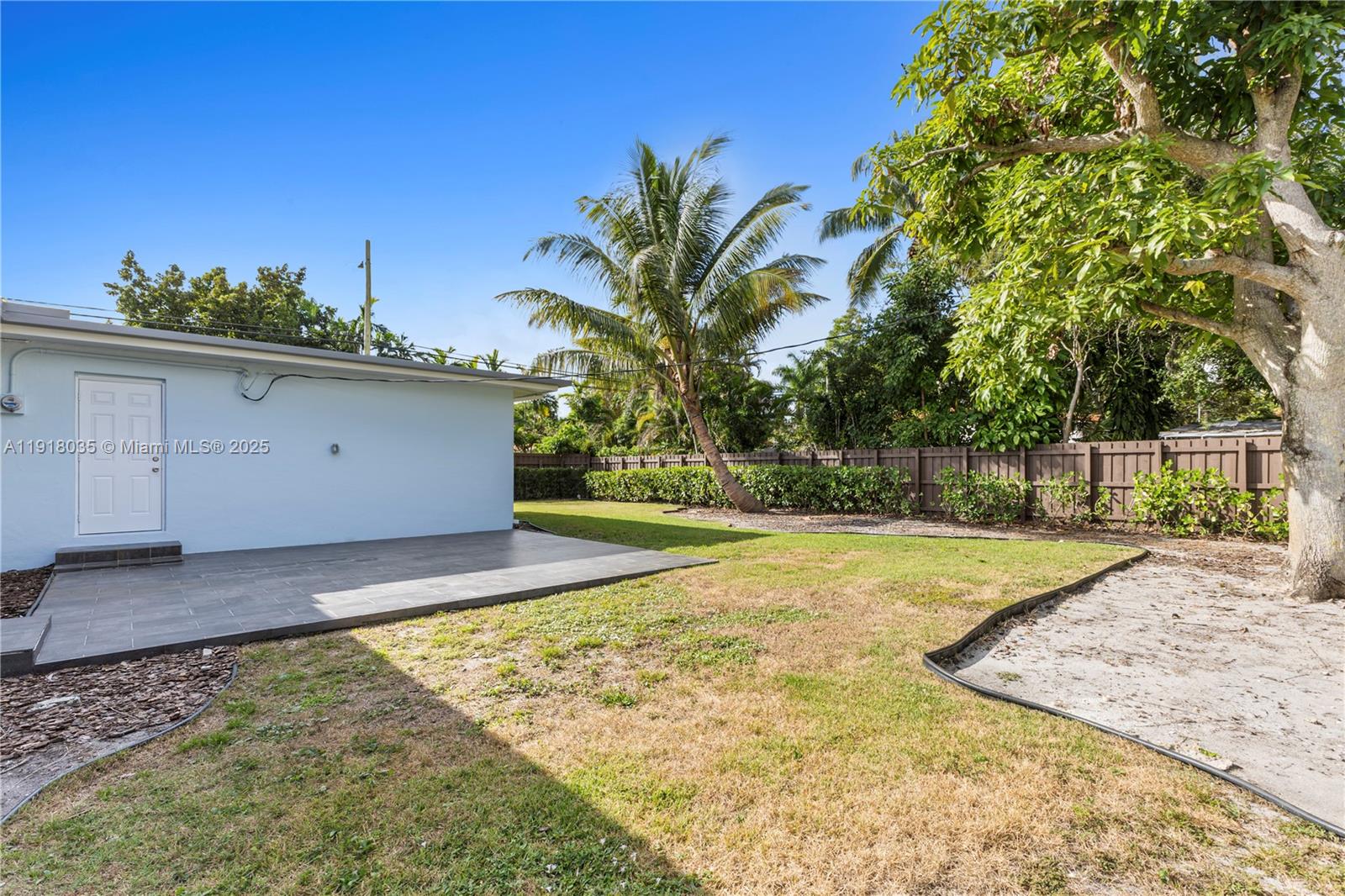 BAYSHORE MANOR - Residential