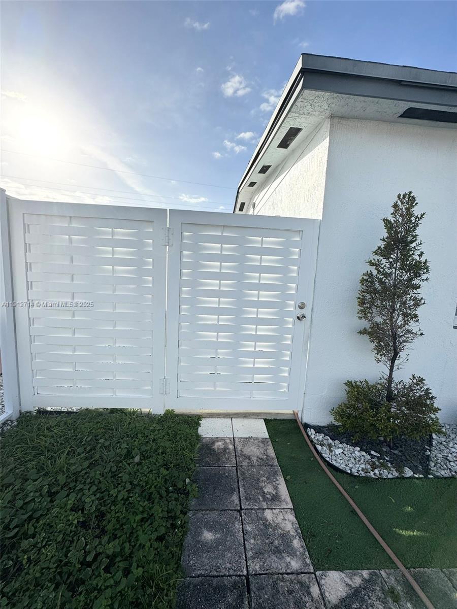 WESTHAVEN HGTS 4TH ADDN - Residential Lease