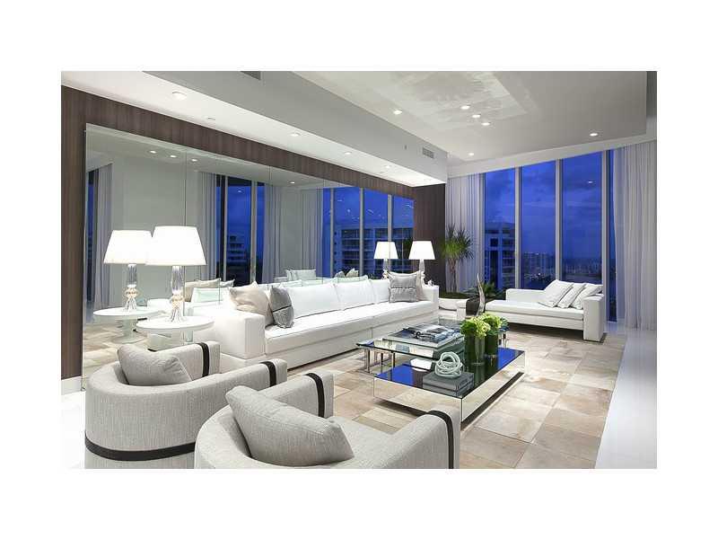STUNNING PENTHOUSE UNIT. UNITS OFFER SPECTACULAR 180 DEGREE PANORAMIC VIEWS & 12 FT CEILINGS. BELLINI IS A 24-STORY ELLIPTICAL-SHAPED TOWER OFFERS 70 STYLISH RESIDENCES, EACH W/ ITS OWN PRIVATE ELEVATOR. UNIT FEATURES FLOOR-TO-CEILING HURRICANE-RESISTAN T GLASS WINDOWS. PRIVATE CLUB AND SPA, TENNIS COURTS, RESTAURANT AND SO MUCH MORE!