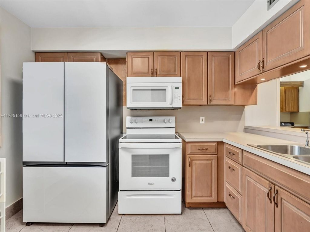 Photo of 6061 Balboa Cir #104, Boca Raton, FL 33433 (MLS # A11795158)