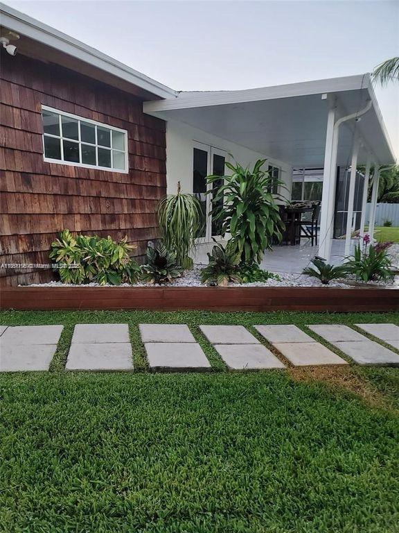 Charming rental property located in a quiet area of Pembroke Pines .Featuring 2 bedrooms, 2 bath, a kitchen- dining area, spacious living room with lakes views all in excellent condition. Includes water, electricity, internet cable, washer and dryer, near schools, restaurants, Main Street, Pembroke lakes mall and Pembroke gardens, I-75 and much to offer. Tenant to provide background and eviction check, credit score, proof of income, application, ID, bank statements, faster move in.. call for more information.
