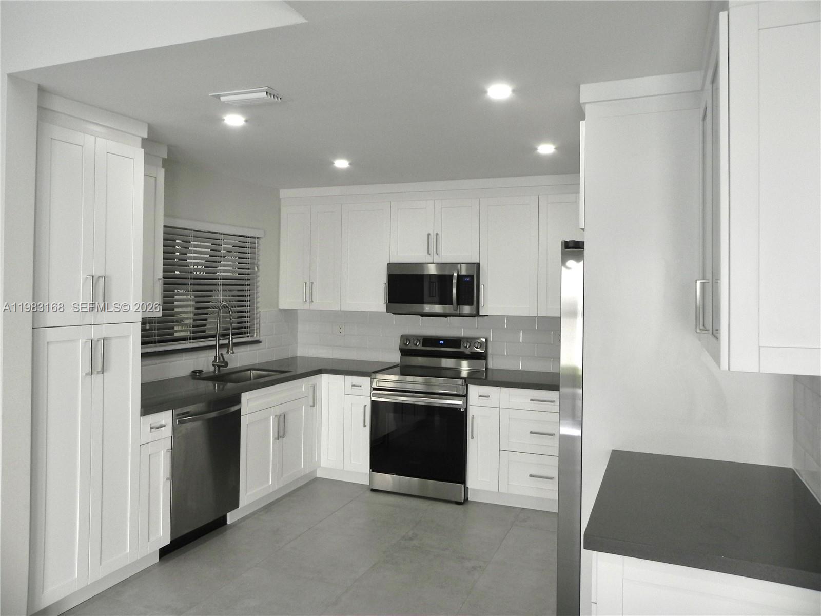 BRIAR LAKE - Residential Lease