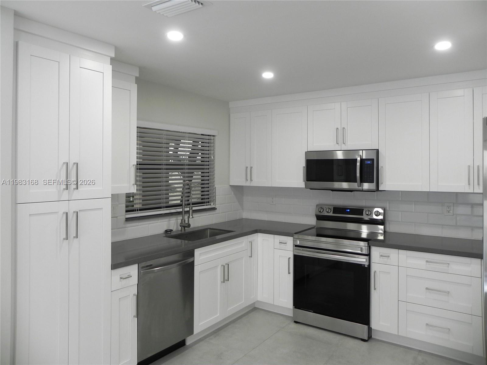 BRIAR LAKE - Residential Lease