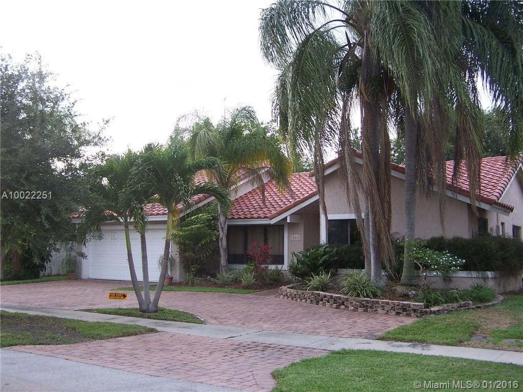 Open and spacious home in Nob Hill Estates. Pet friendly, no pet restrictions, fenced yard and no HOA.
Call owner for showing instructions.