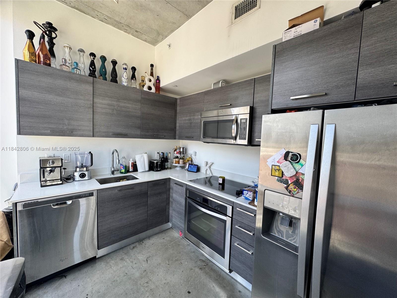 Modern One Bed One Bath Apartment @ Centro. Building has beautiful amenities. In the heart of Downtown. Close to shops, restaurants, Brickell City Center and More! Cable is included and internet is $12 per month.