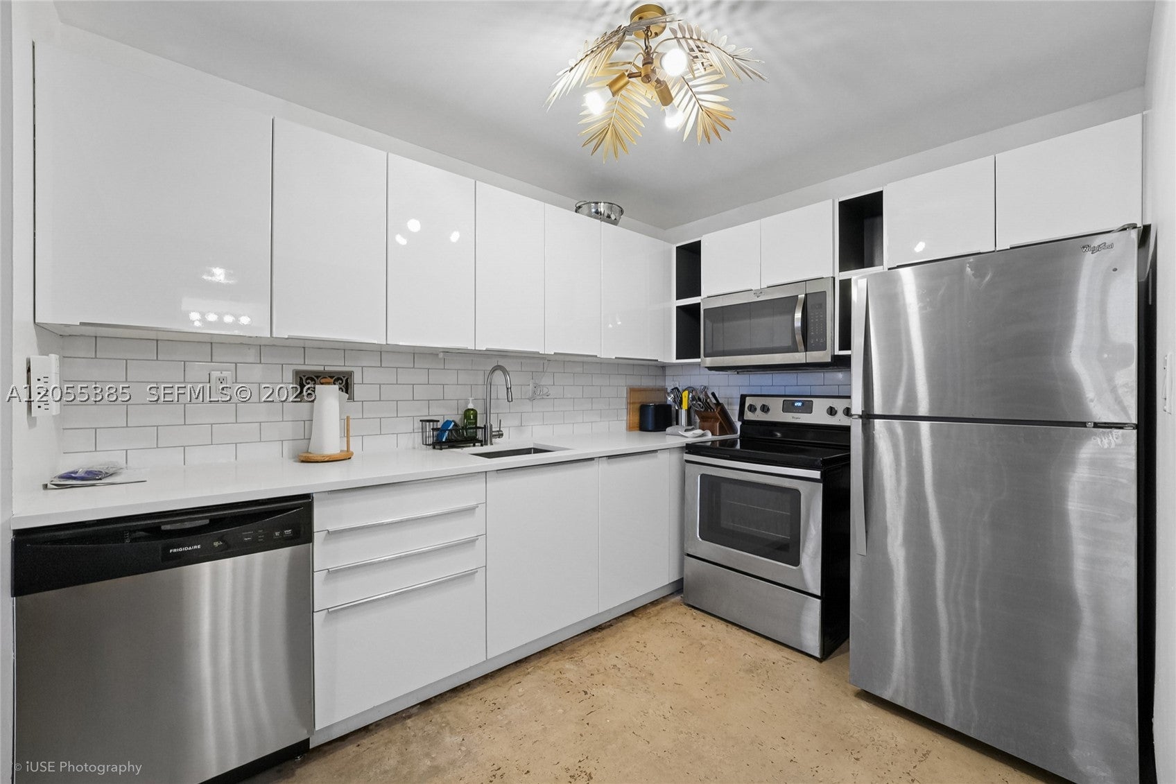 2301 Collins Ave 522