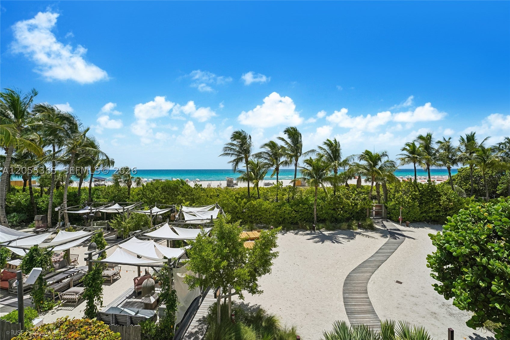 2301 Collins Ave 522