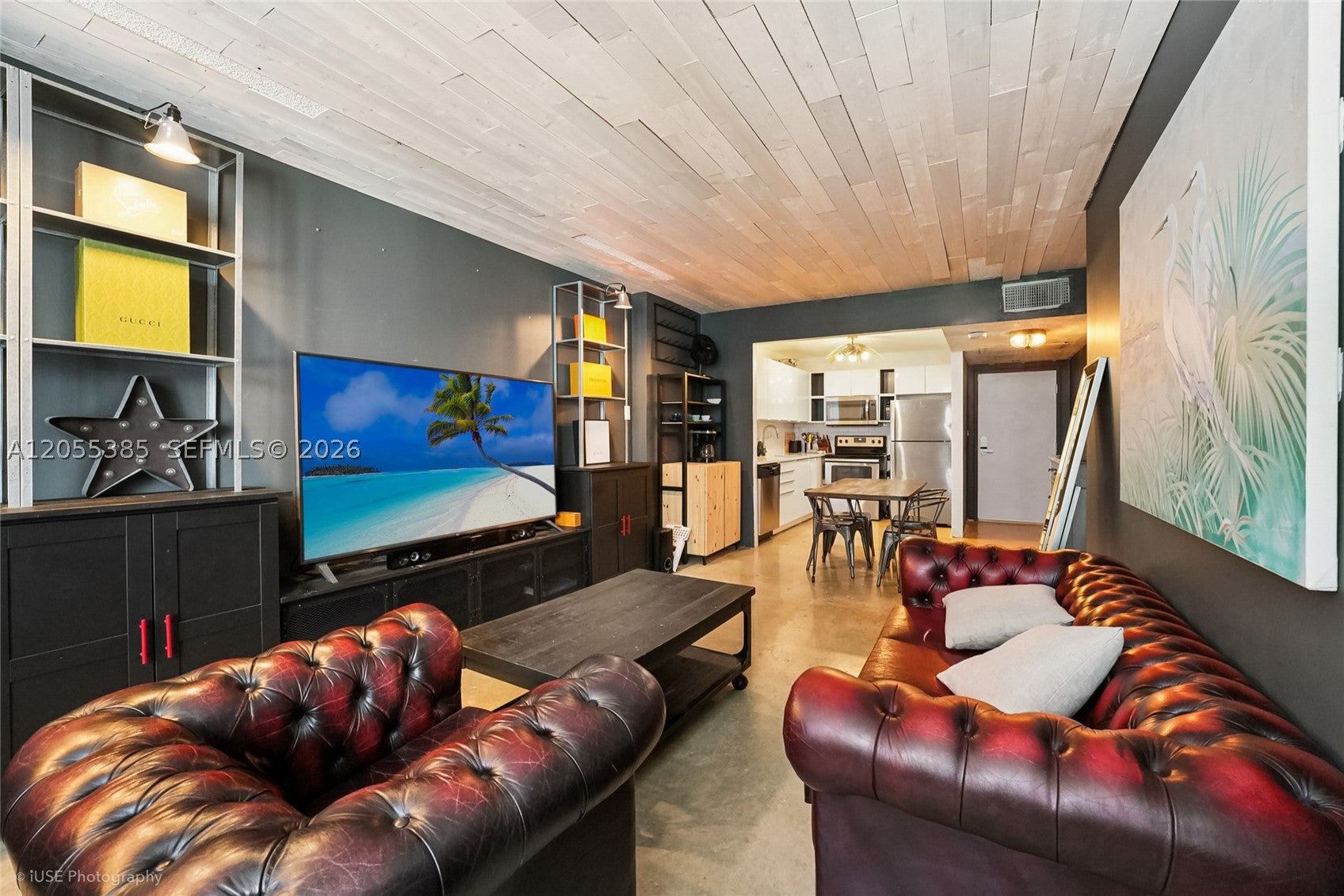2301 Collins Ave 522