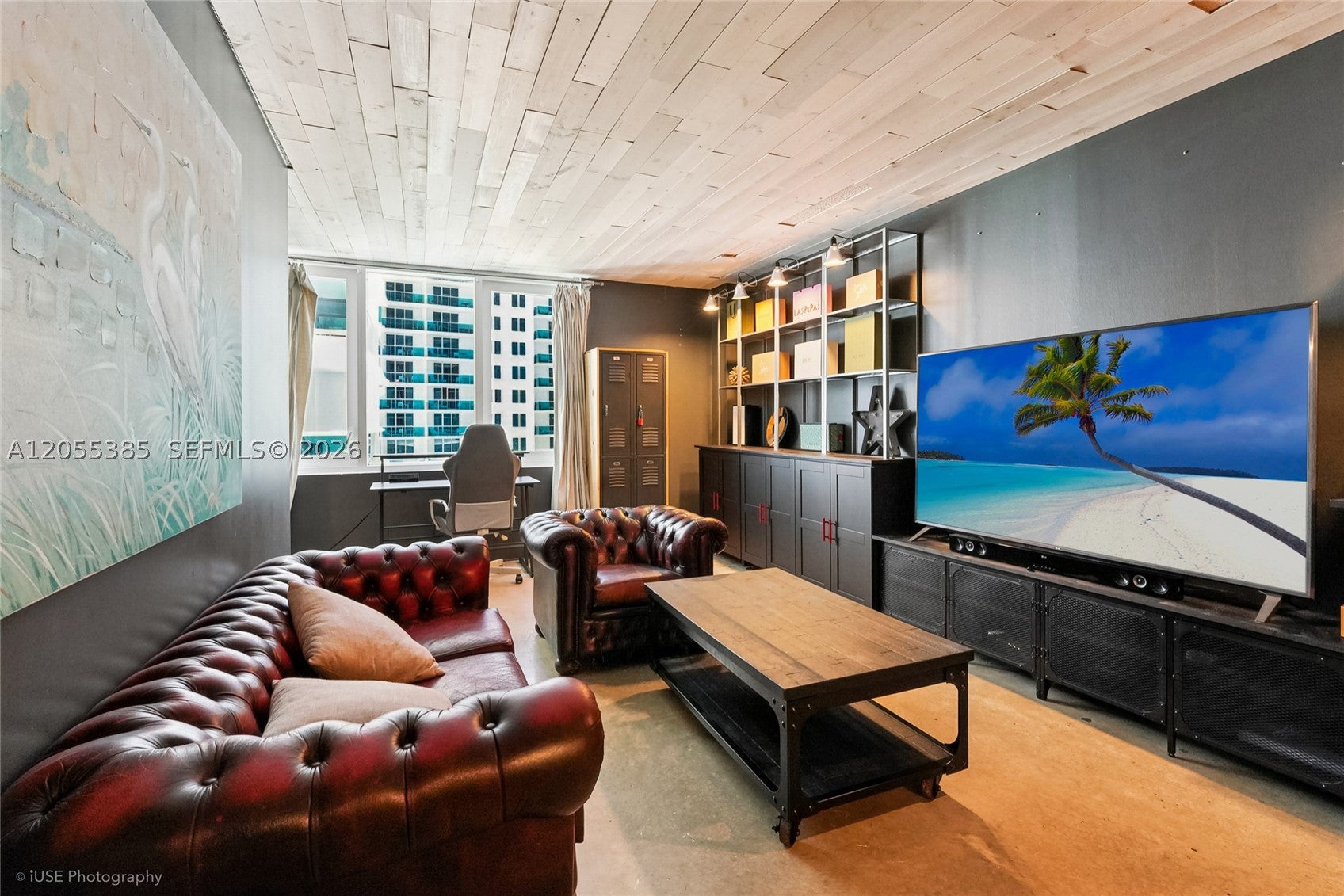 2301 Collins Ave 522
