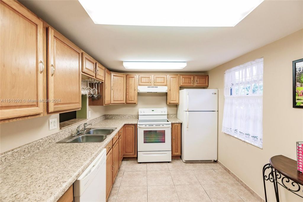 Photo of 424 SE 10th St #105, Dania Beach, FL 33004 (MLS # A11511092)