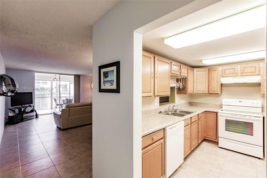 Photo of 424 SE 10th St #105, Dania Beach, FL 33004 (MLS # A11511092)