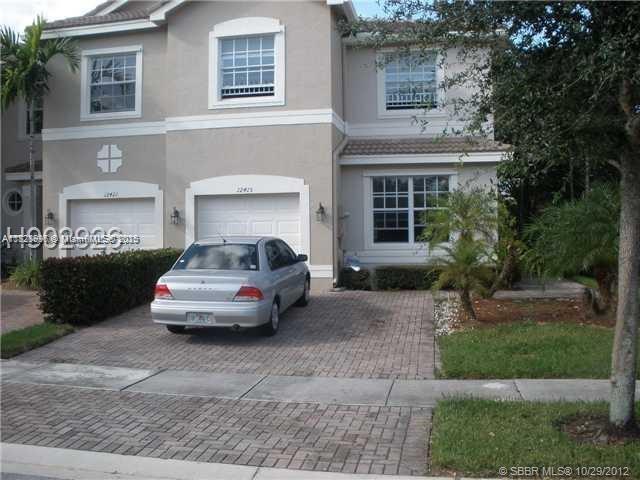Investment Opportunity – 3 Bed + Den | 3 Bath Townhome in Silver Falls, Miramar.
Great opportunity in the desirable Silver Falls gated community! This spacious townhome features 3 bedrooms, 3 full bathrooms, plus a flexible den—ideal for a home office or guest space. Open layout with granite countertops and plenty of natural light.
Currently tenant-occupied - perfect for investors or buyers seeking rental income from day one.
Great tenants, would love to stay. Lease expired September, 2025.
Enjoy resort-style amenities: 24/7 security, pool, gym, clubhouse, and more. Prime Miramar location near I-75, shopping, and top schools.