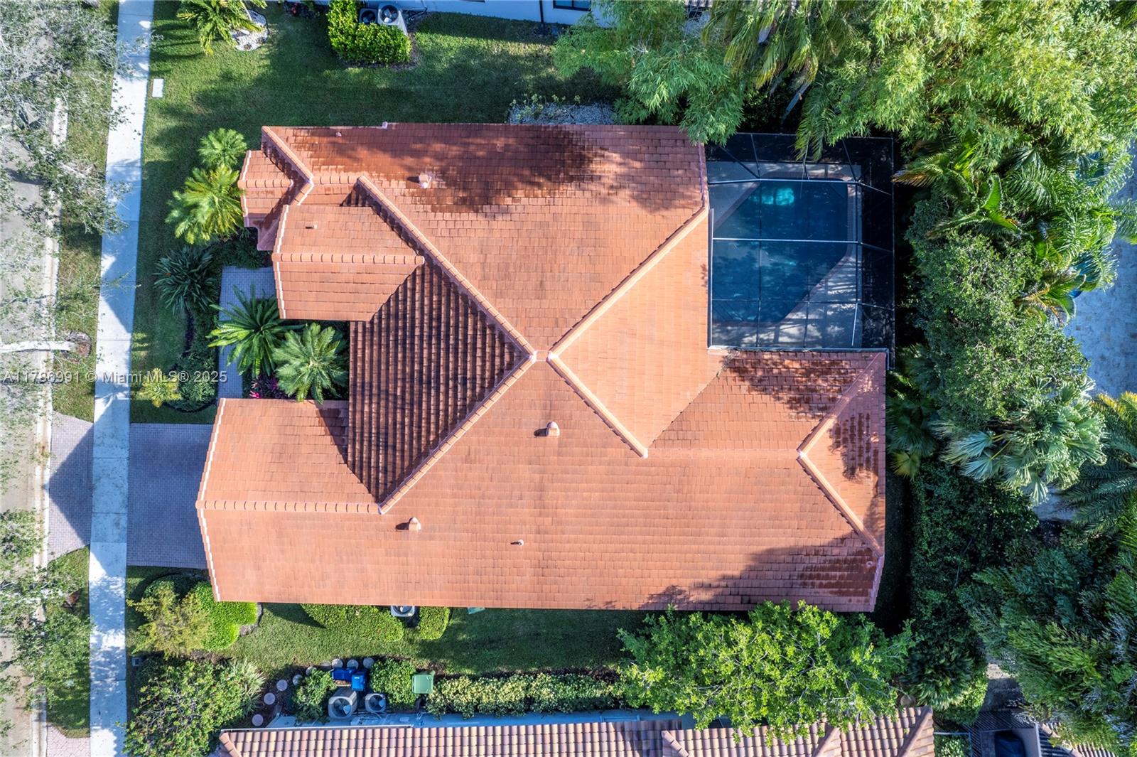 2724 Oakbrook Dr