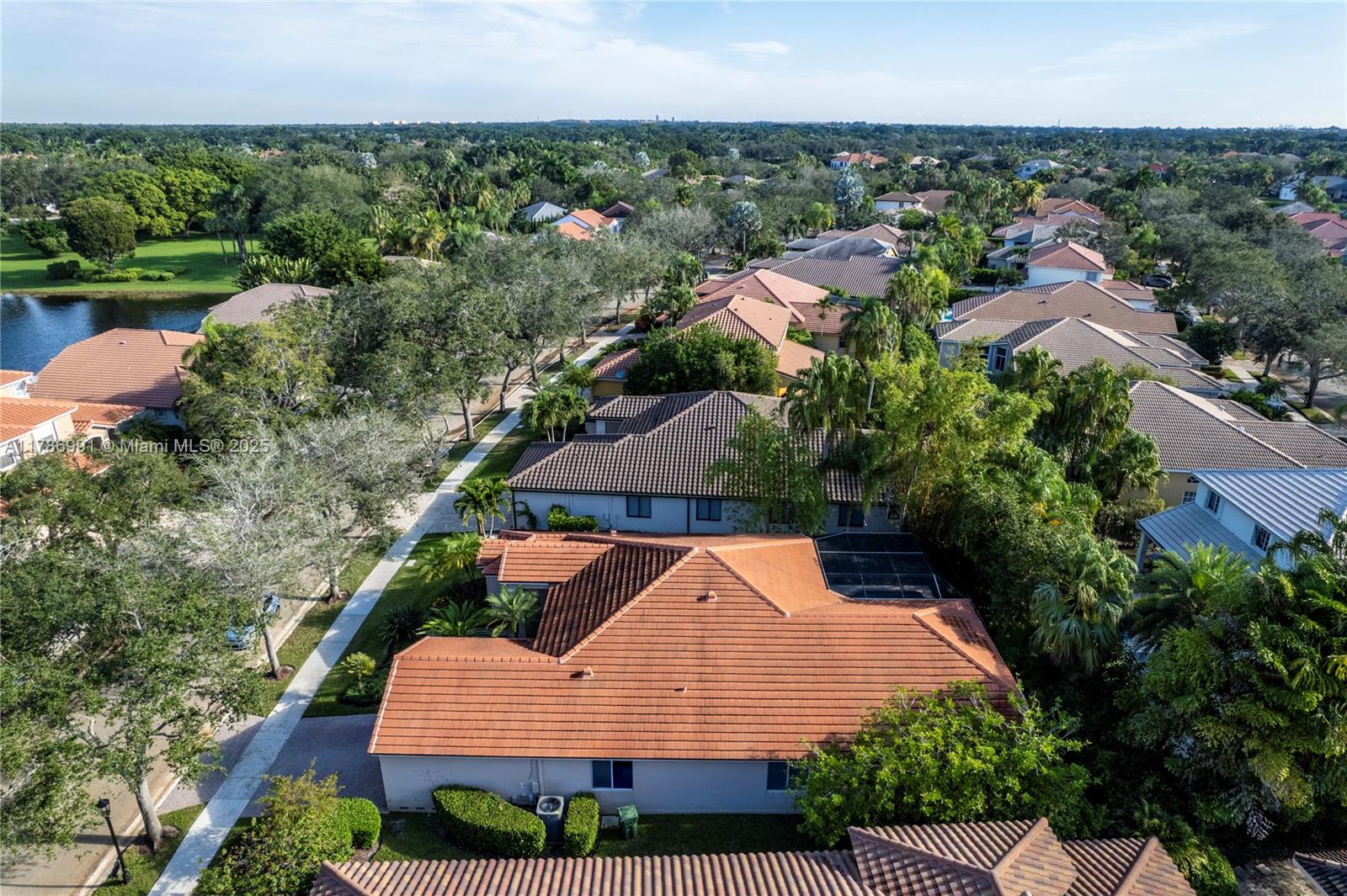 2724 Oakbrook Dr