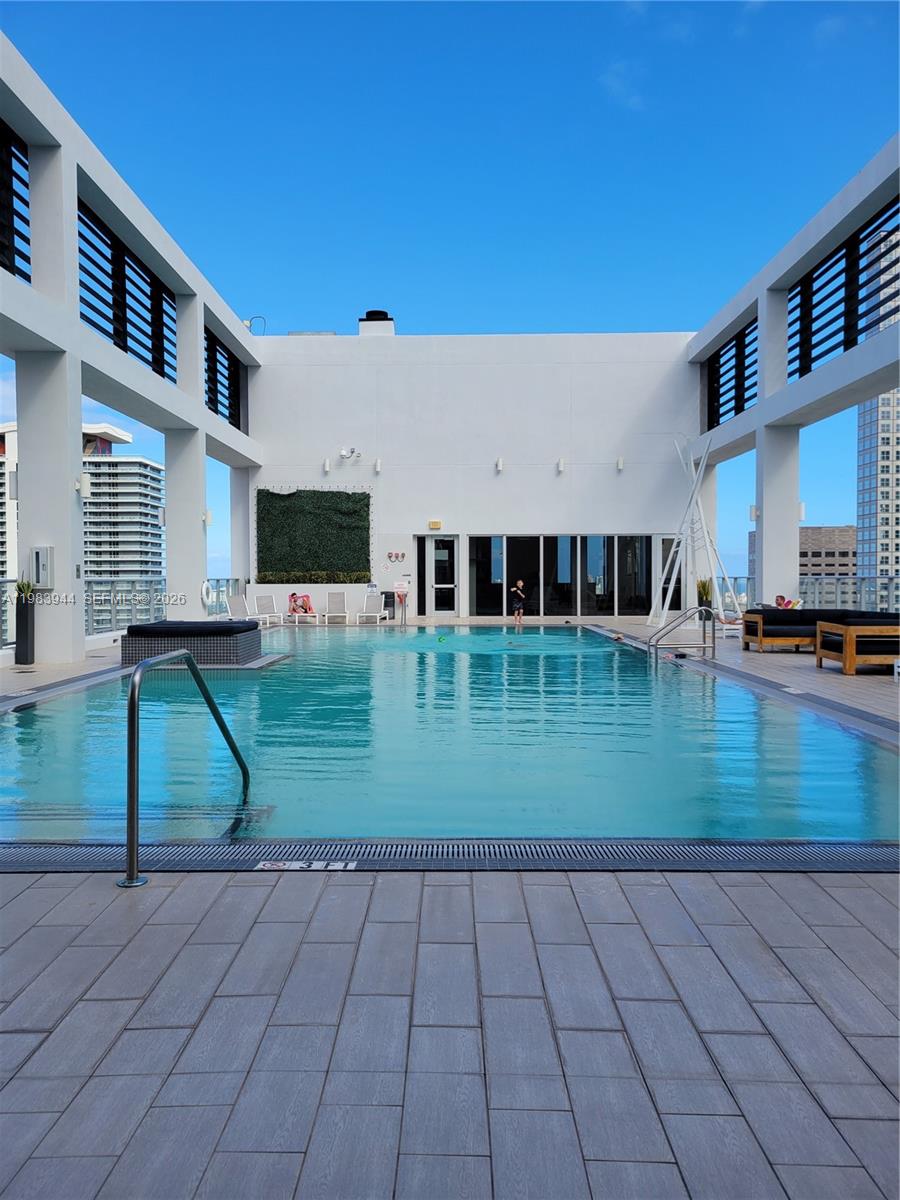 CENTRO CONDO - Residential Lease