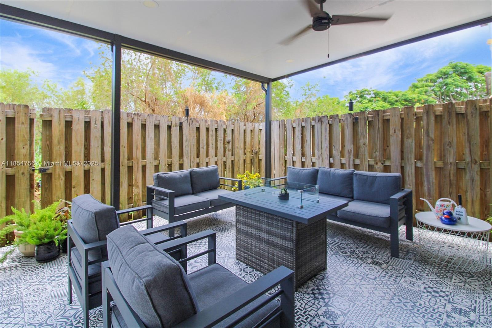 TRELLIS AT BAYSHORE - Residential