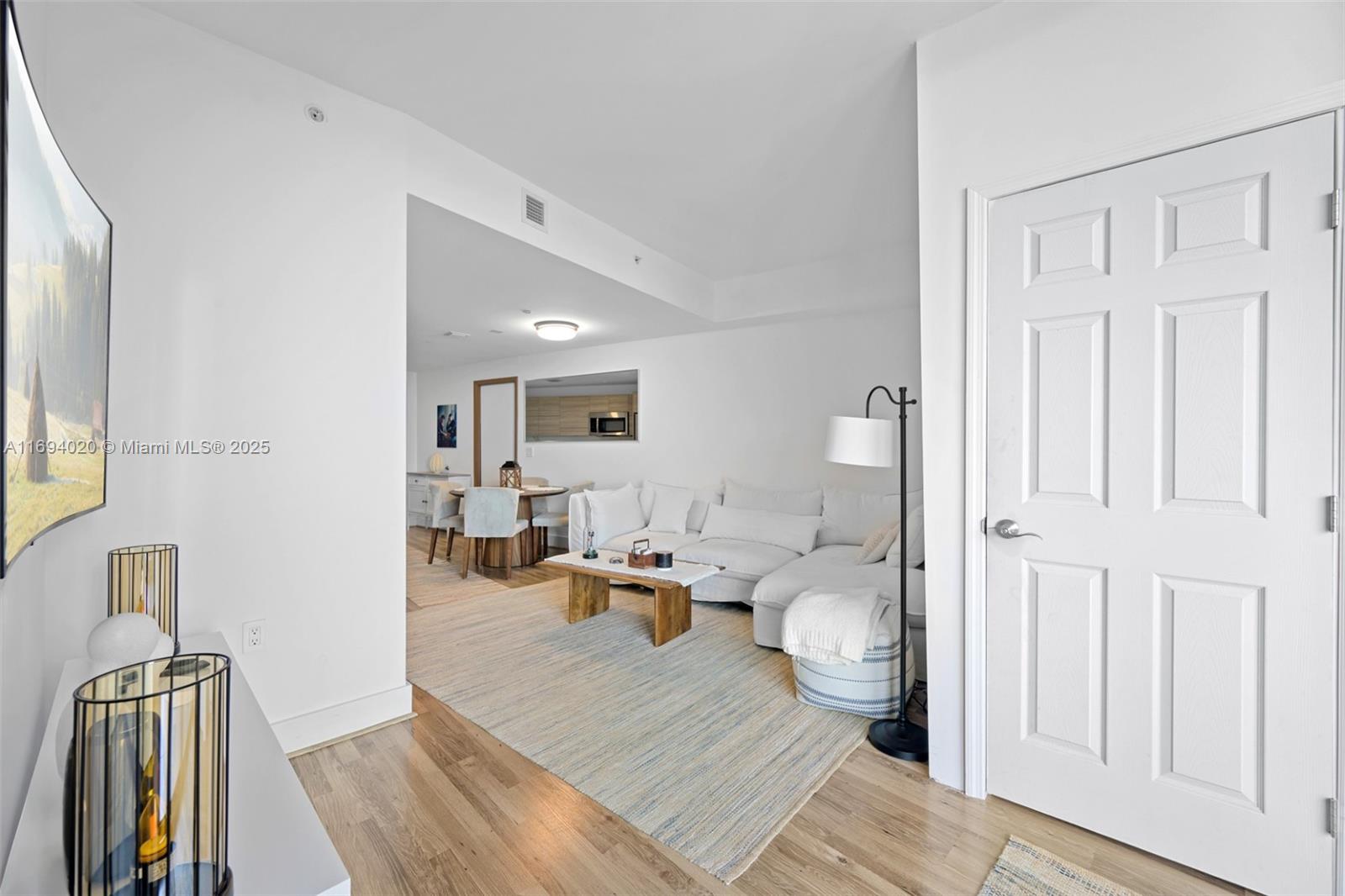 121 NE 34th St 3014