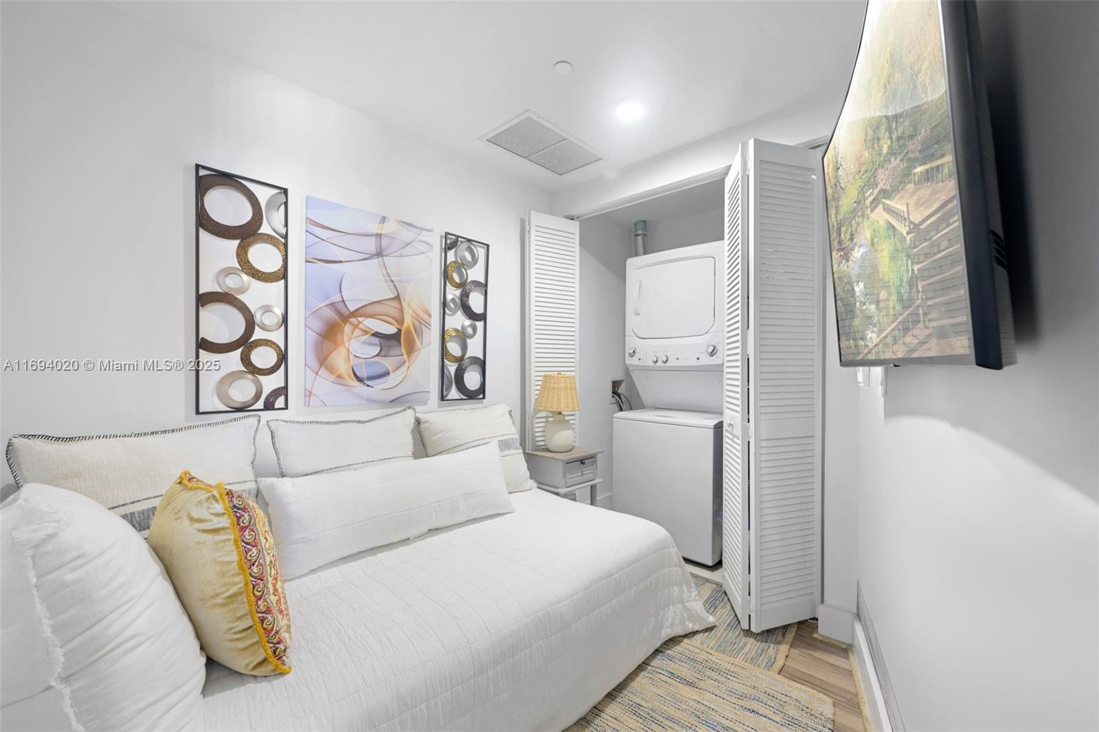 3401 MIDTOWN CONDO - Residential