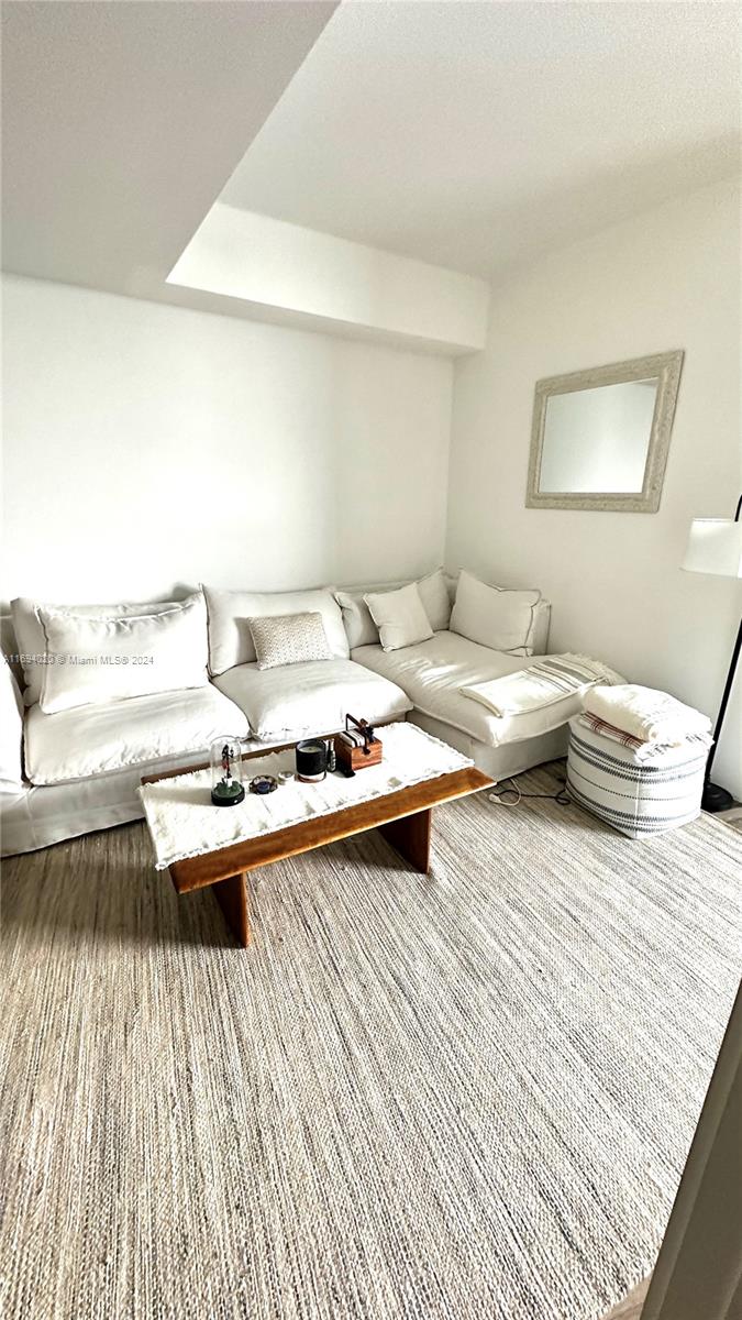 121 NE 34th St 3014