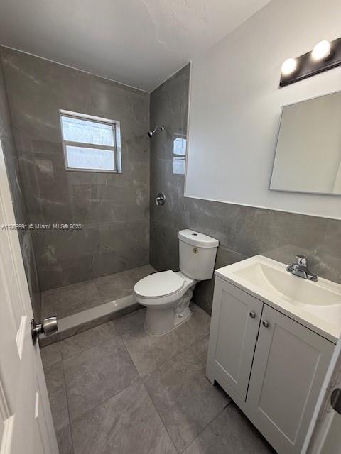 LARGE REMODELED APT.NEAR DOWNTOWN AND SHOPS
TILED THROUGHOUT,REMODELED SECOND FLOOR APT.WATER AND SEWER AND YARD MAINTENANCE INCLUDED