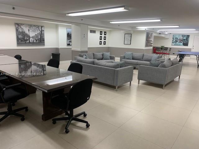 THE DECOPLAGE CONDO - Residential Lease