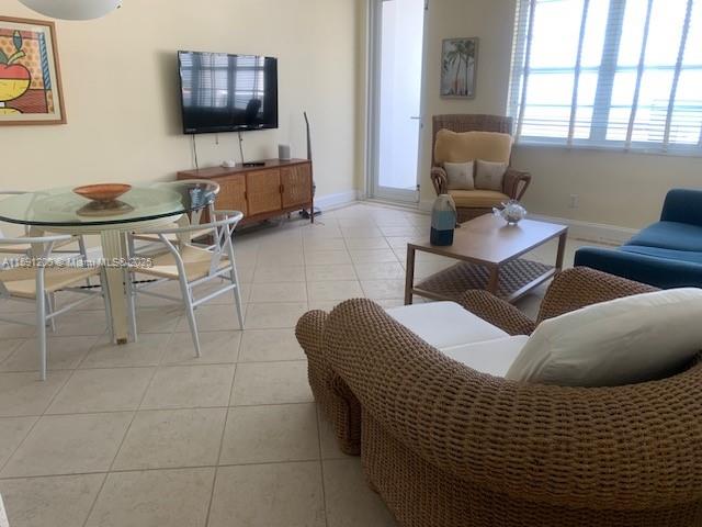 THE DECOPLAGE CONDO - Residential Lease