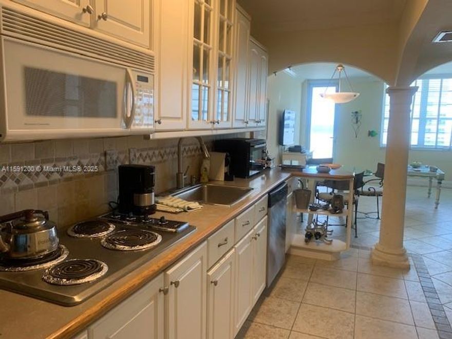 GREAT ONE BEDROOM/ONE BATH UNIT WITH BALCONY FACING SOUTH. POOL AND OCEAN VIEW, !FULLY FURNISHED ALL UTILITIES INCLUDED. CABLE , WIFI AND 1 FREE VALET PARKING. LONG /SHORT TERM RENTAL ALLOWED . 14% TAX MUST BE ADDED SHORT TERM RENTAL, LESS THEN 6 MONTHS AND ONE DAY, AS REQUIRED BY LAW. BEST LOCATION IN SOUTH BEACH!!             CHECK WITH AGENT FOR AVAILABILITY AND RATES.
NOT AVAILABLE  OCT 1st 2024 to APRIL 30th 2025.