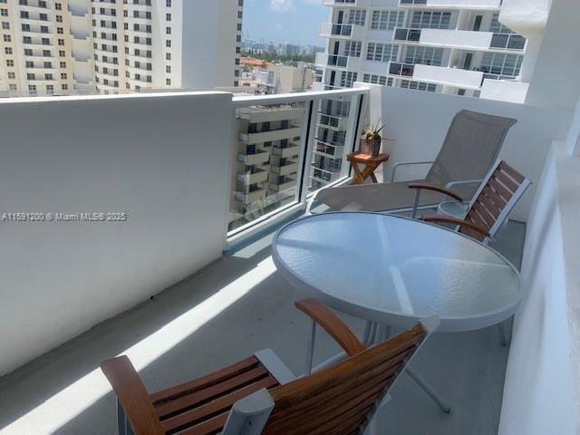 THE DECOPLAGE CONDO - Residential Lease