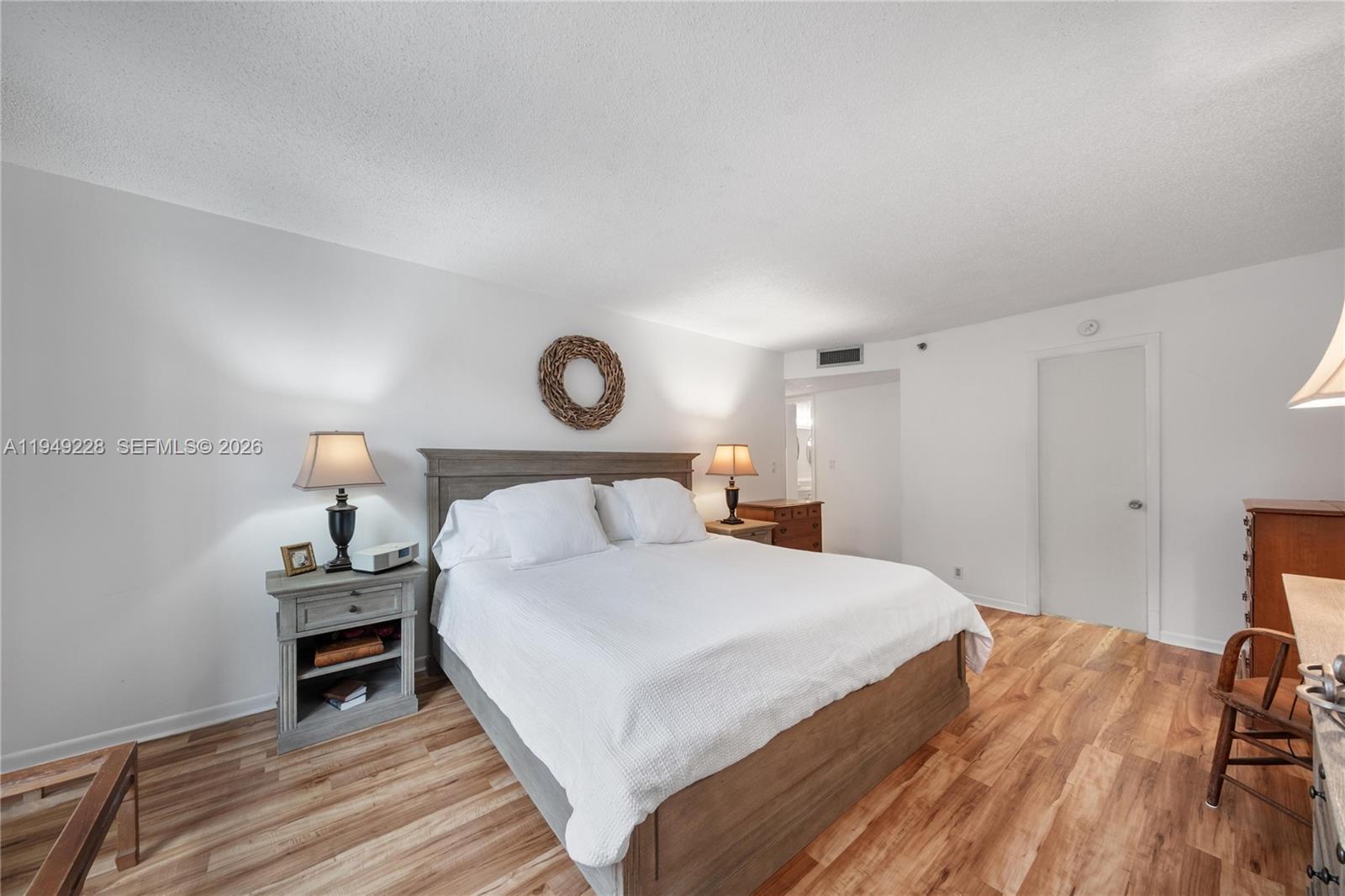 THE TOWERS OF QUAYSIDE CO - Residential