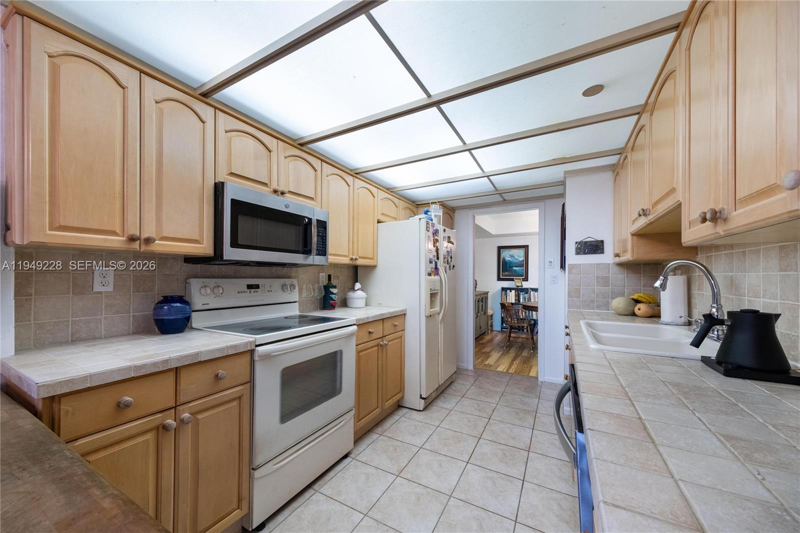 THE TOWERS OF QUAYSIDE CO - Residential