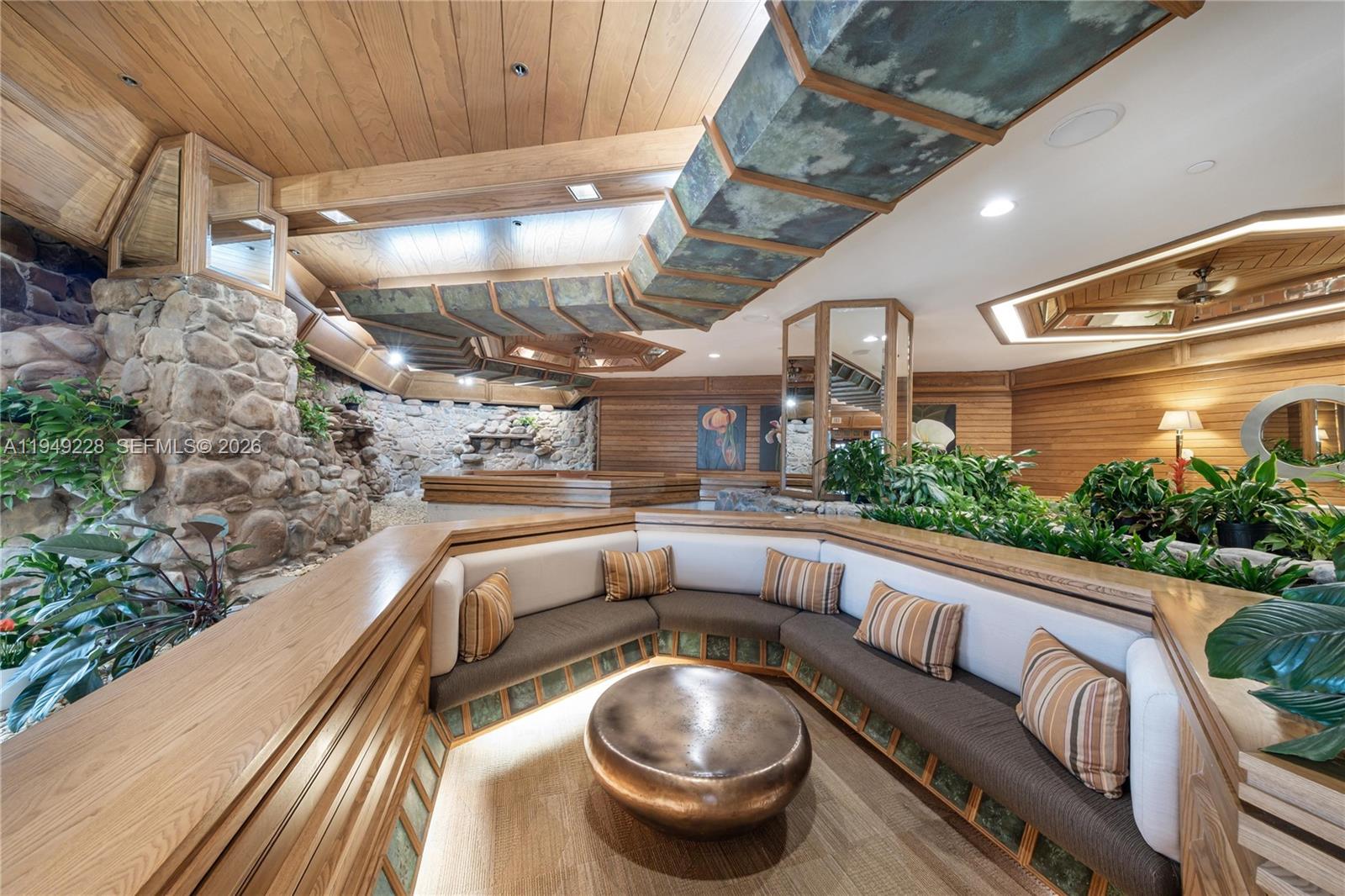 THE TOWERS OF QUAYSIDE CO - Residential