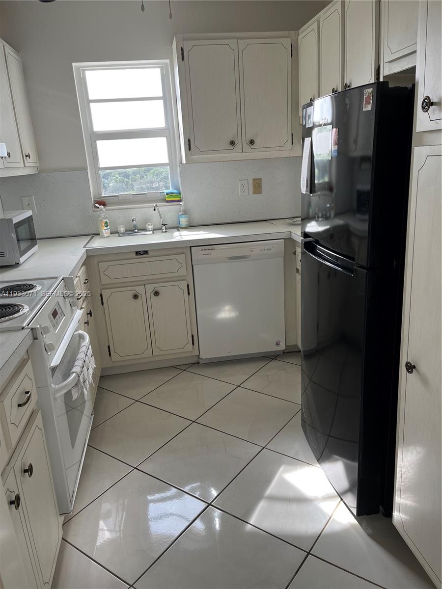 COUNTRY CLUB TOWERS CONDO - Residential