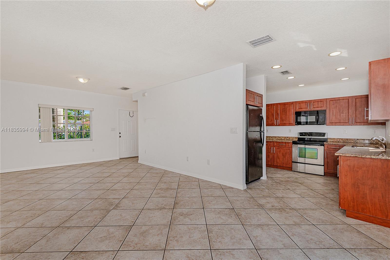 205 NE 4th Ct 205
