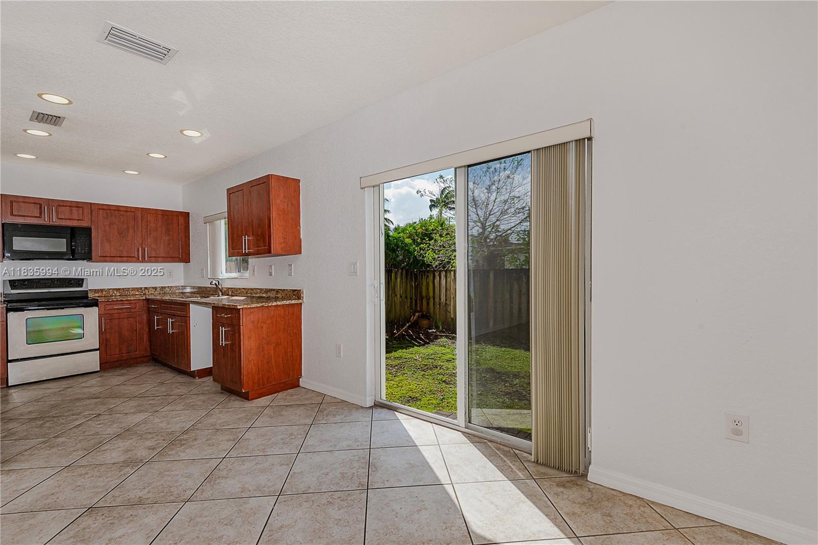 205 NE 4th Ct 205