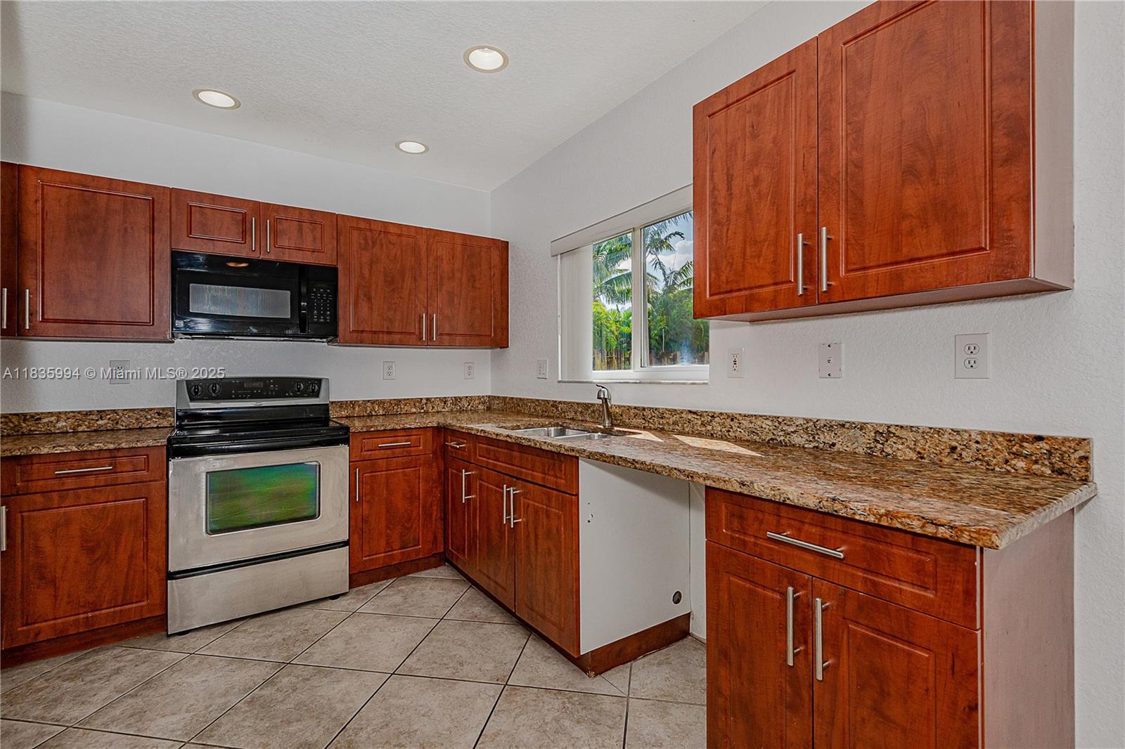 205 NE 4th Ct 205