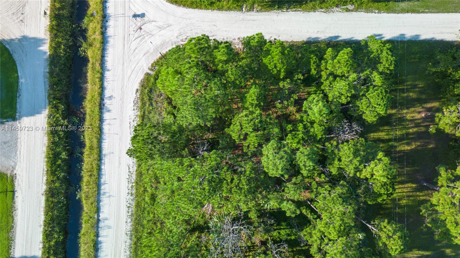 Build your dream home on this corner lot in Vero Lake Estates This lot is .34 acres which is larger than the average quarter acre lot. There is no HOA. Vero Lake Estates is conveniently located next to Sebastian so you have quick access to all the retail, restaurants, and boating opportunities plus I95 is minutes away. This lot is next to another available lot #A11459729 which is .23 8060 98th avenue and may be purchased together.